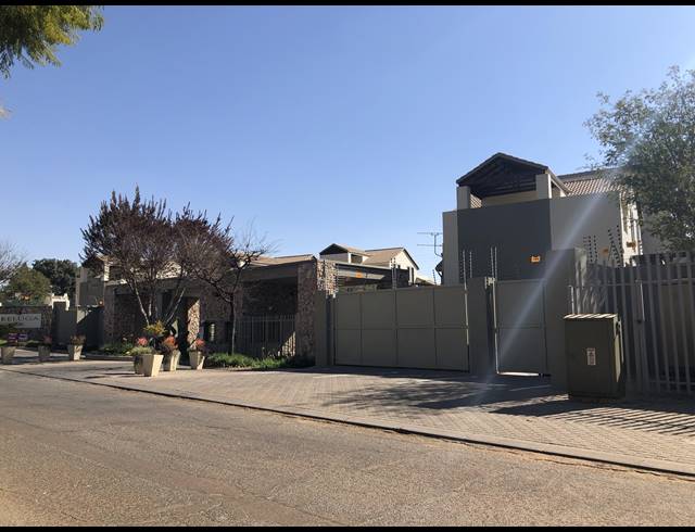 1 BEDROOM APARTMENT FOR SALE IN BRYANSTON